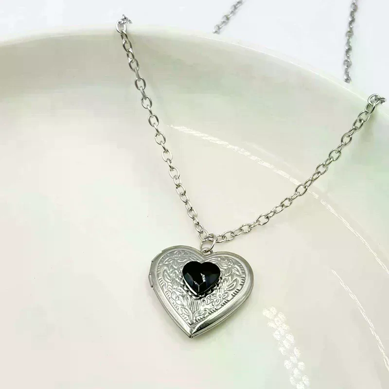 Fashion Baroque Vintage Heart- - Heart Locket Necklace Photo recension och pris