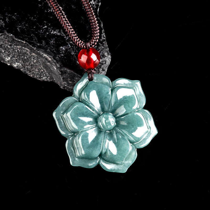 Burmese Jadeite Flower Pendant - Necklaces recension och pris