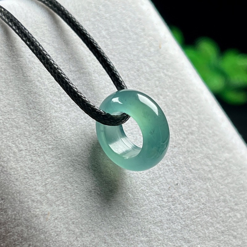 Natural Emerald Blue Water Luc - Necklaces recension och pris