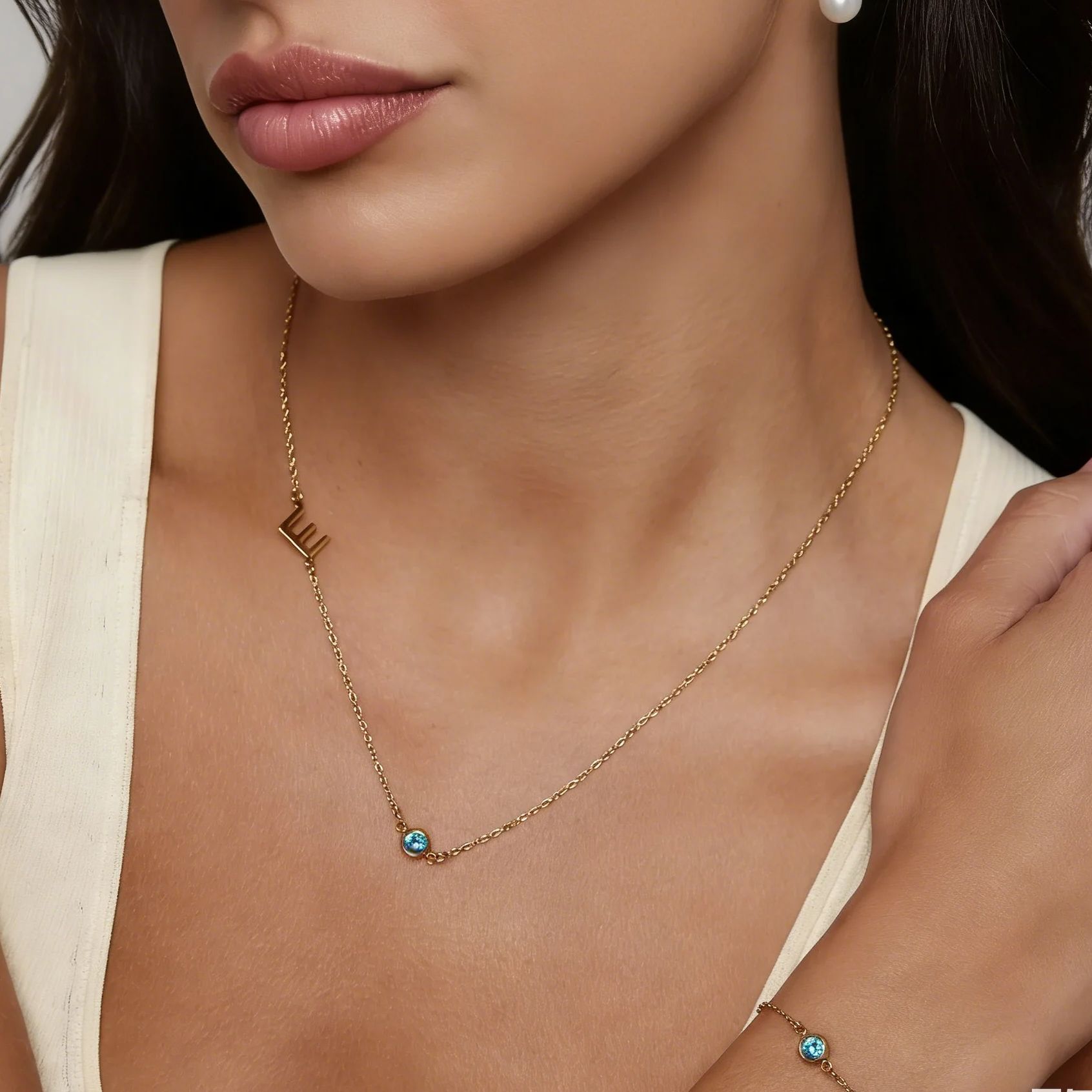 Side Set Initial Birthstone Ne - Initial Letter Necklace 18K Gold recension och pris