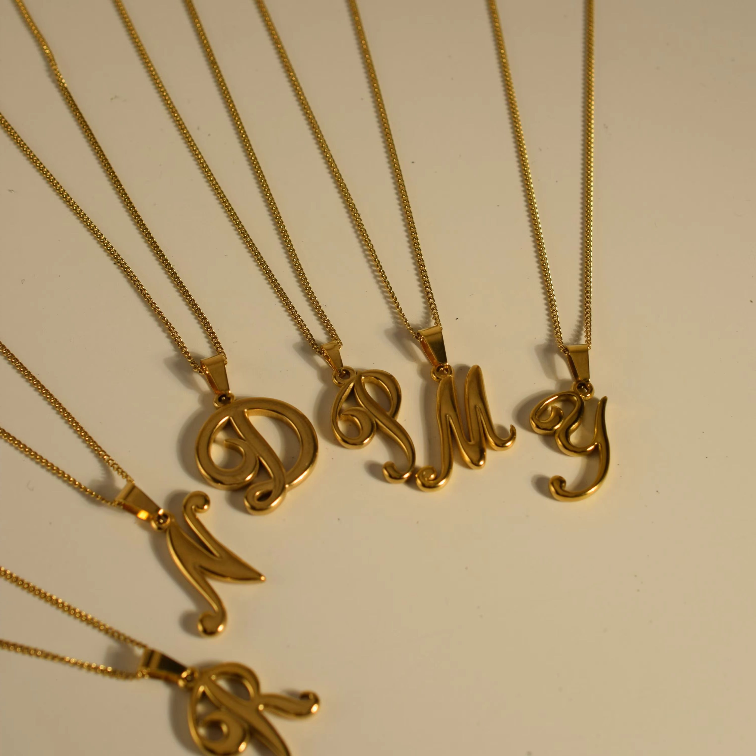 18k Gold Stainless Steel Vinta - Initial Letter Necklace 18K Gold recension och pris